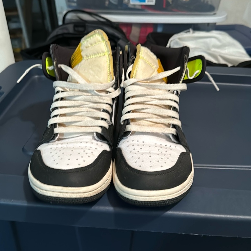 Jordan 1 white black volt